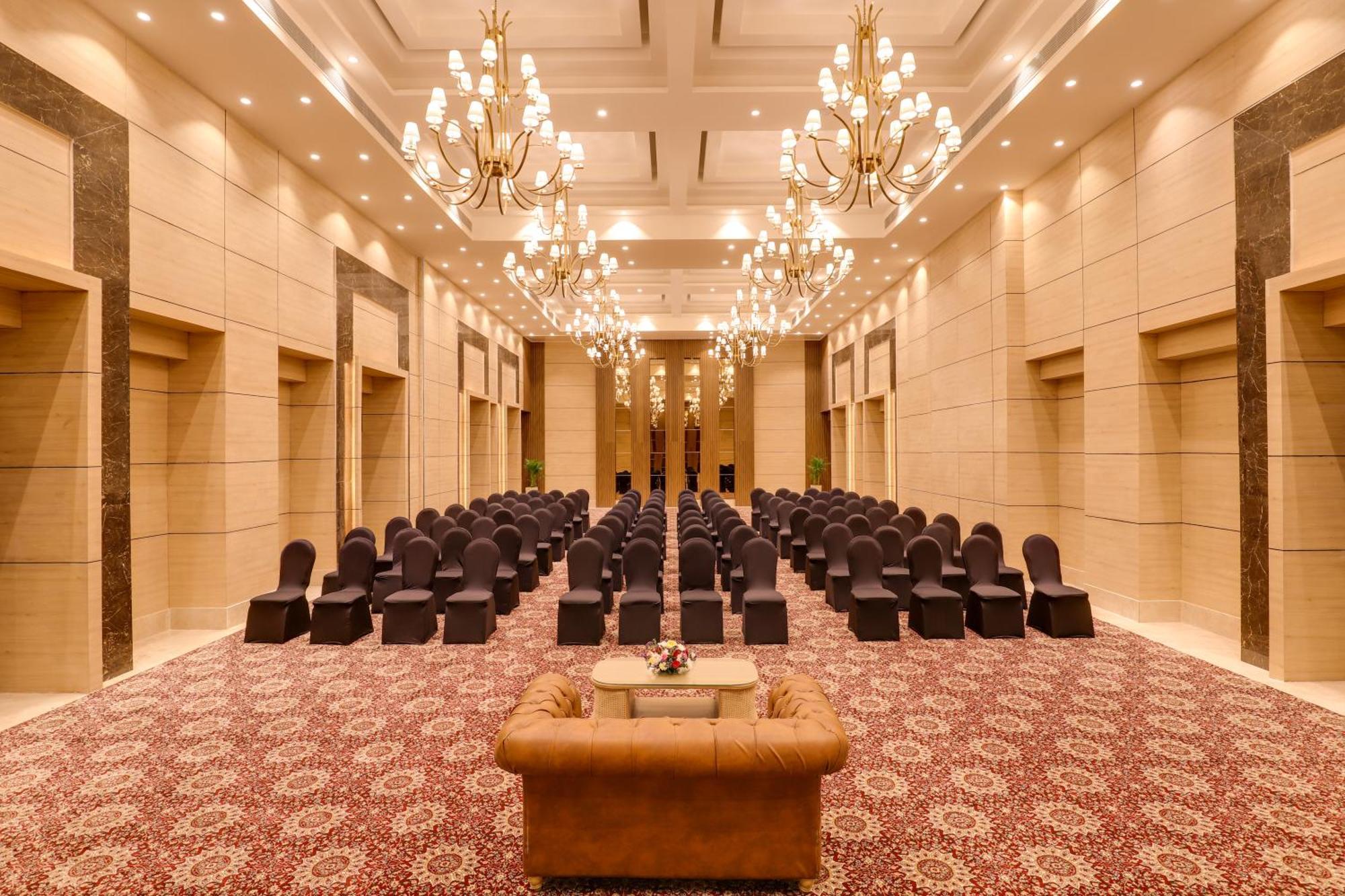Lemon Tree Hotel, Rishīkesh Buitenkant foto