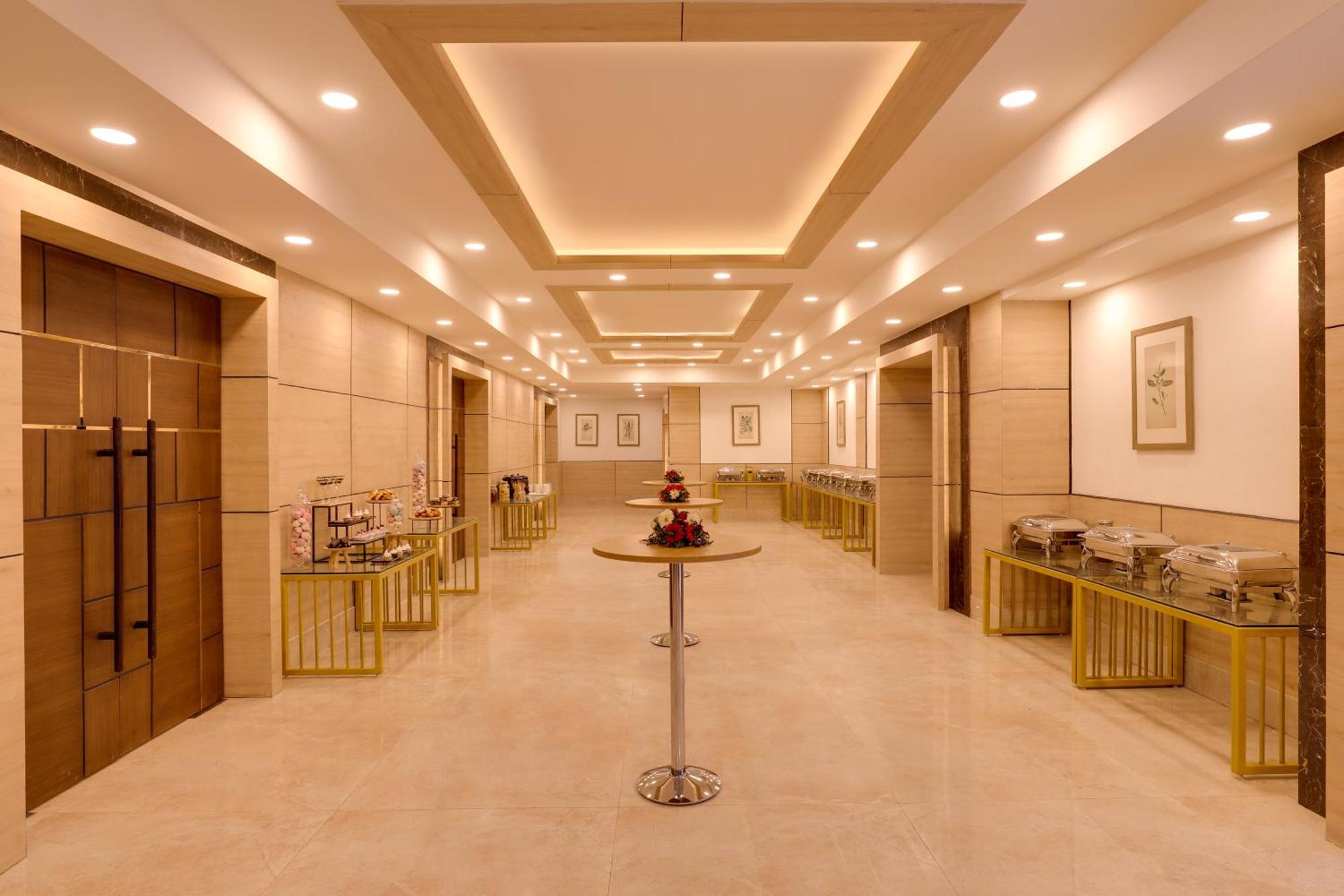 Lemon Tree Hotel, Rishīkesh Buitenkant foto